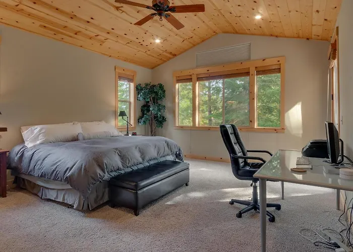 High Altitude At Tahoe Donner By Tahoe Getaways - Huge 4 Bedroom With Private Hot Tub, Pool Table, Ping Pong, Hoa Amenities