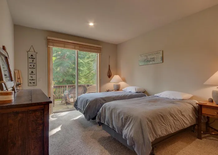 High Altitude At Tahoe Donner By Tahoe Getaways - Huge 4 Bedroom With Private Hot Tub, Pool Table, Ping Pong, Hoa Amenities