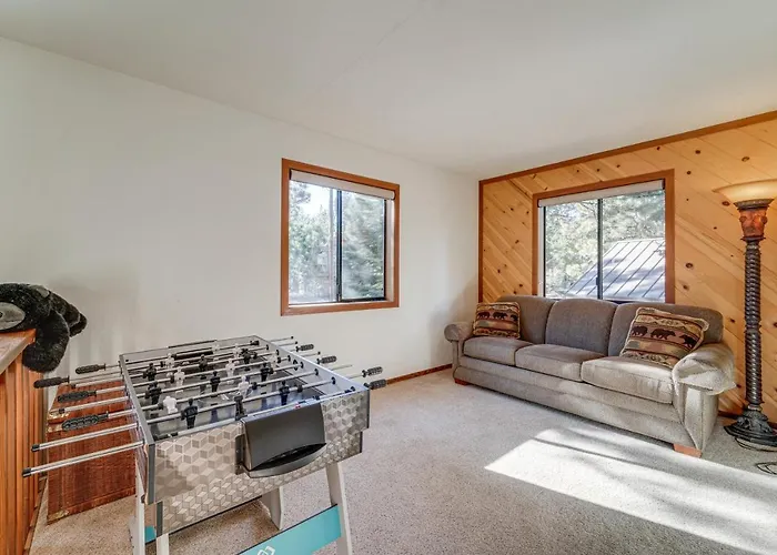 Home 1 Mi To Downhill Ski Resort: Bring Your Pets!