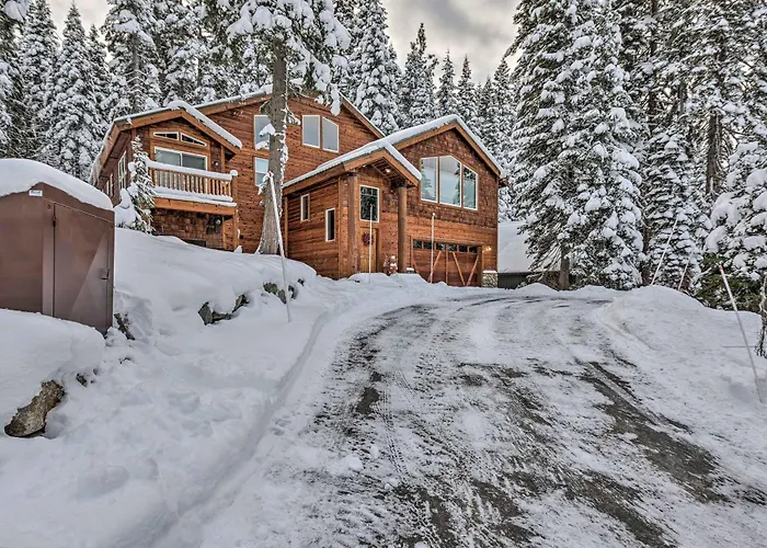 Tahoe Donner Mountain Cabin: Surrounded By Forest!