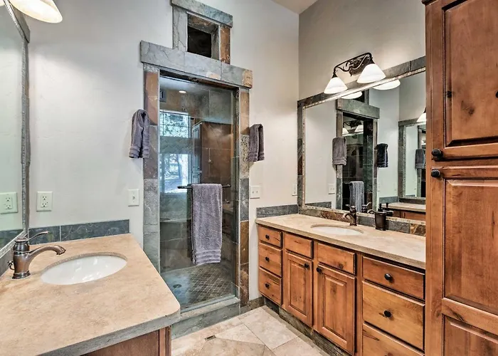 Truckee Escape W/ Hot Tub Near Ski Resorts